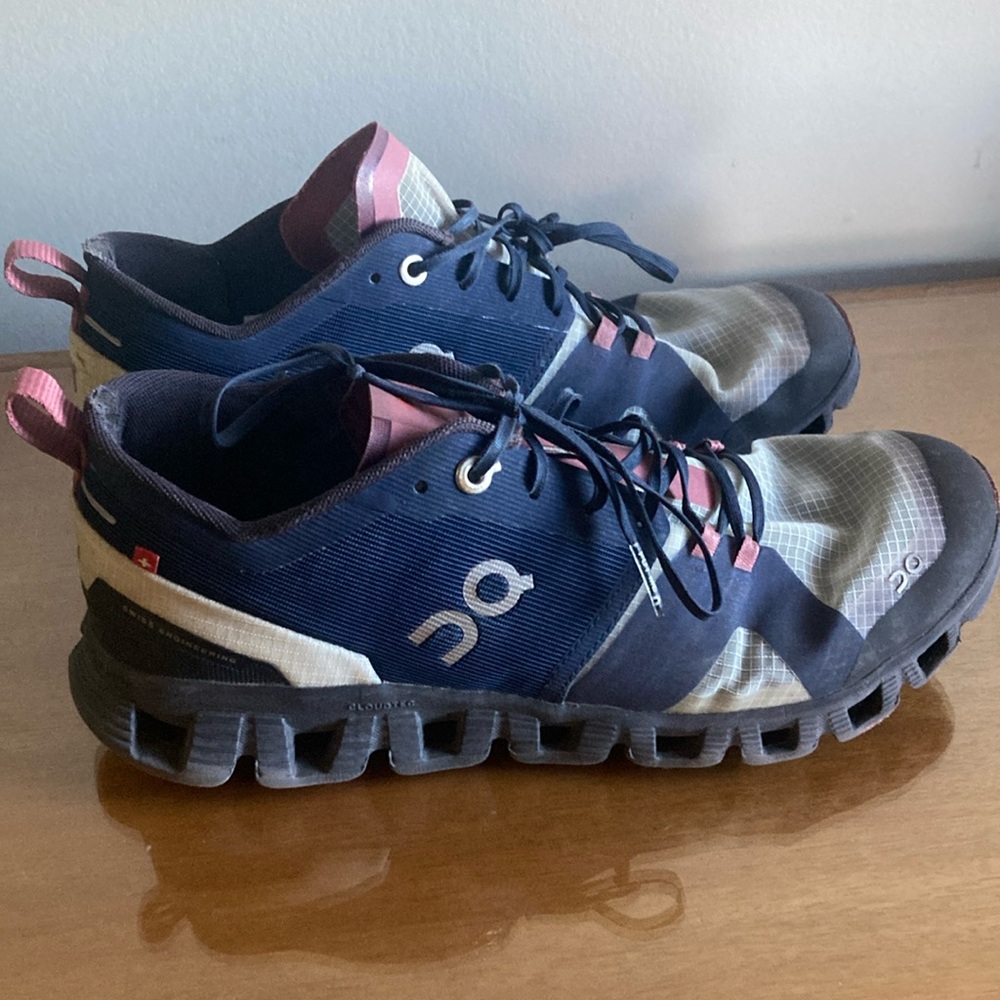 On Cloud Shoes Size 8